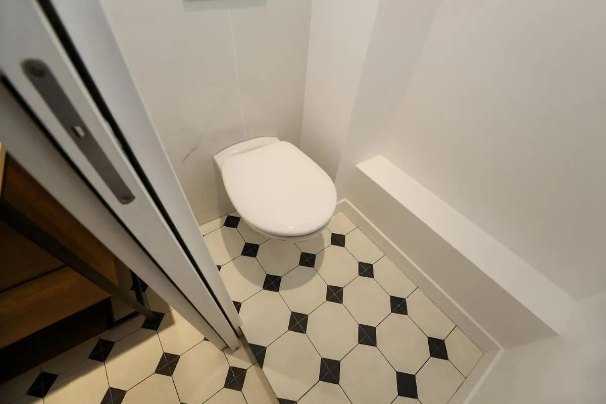Appartement Proche Des Celebres Puces De Paris 4P