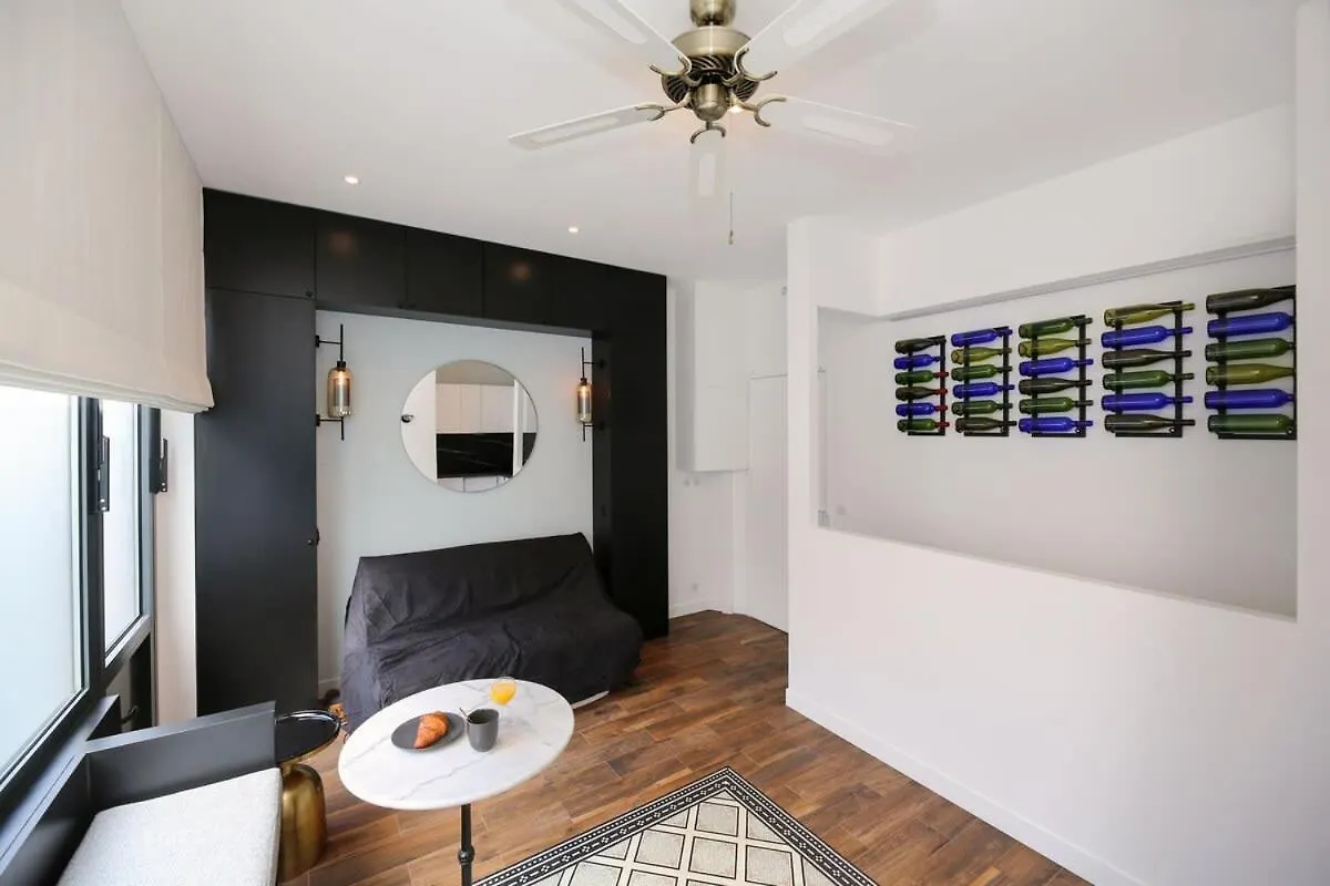 Appartement Proche Des Celebres Puces De Paris 4P