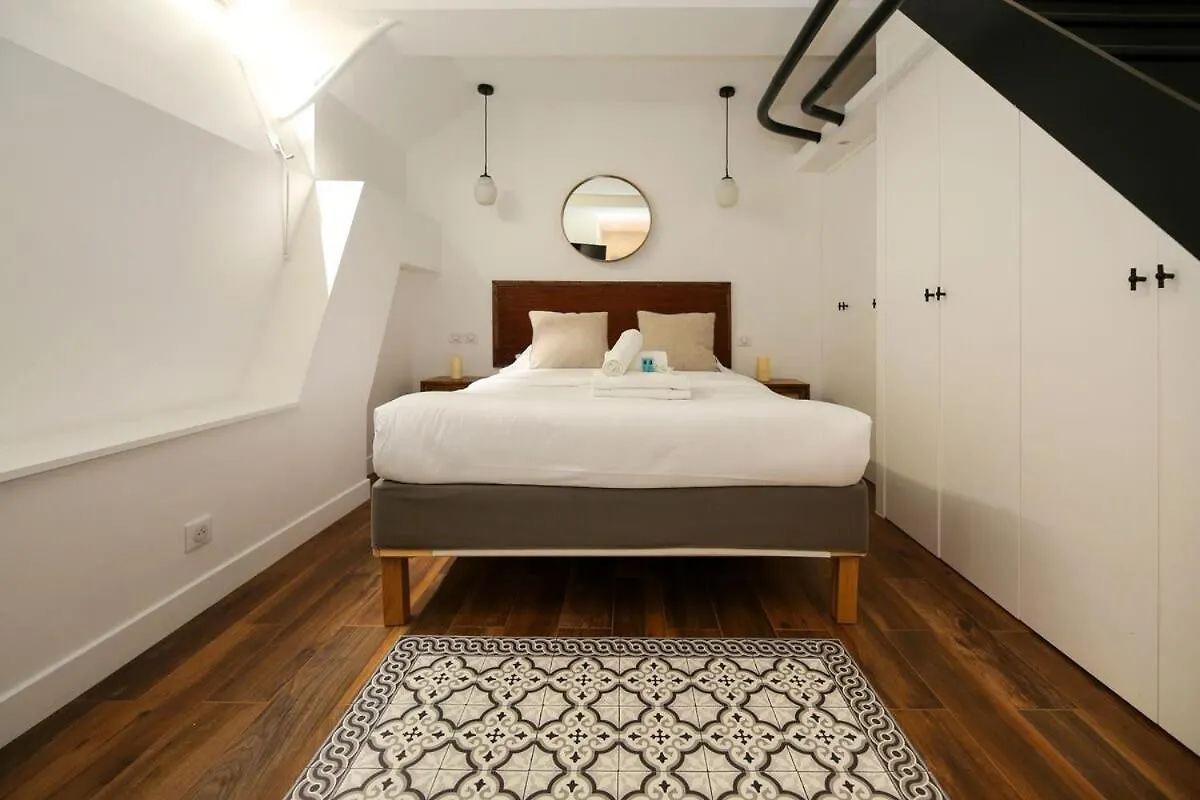 Appartement Proche Des Celebres Puces De Paris 4P