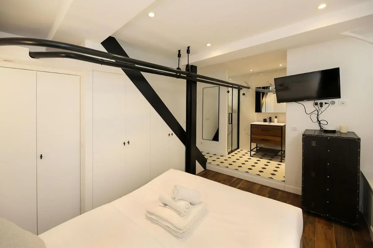 Appartement Proche Des Celebres Puces De Paris 4P France