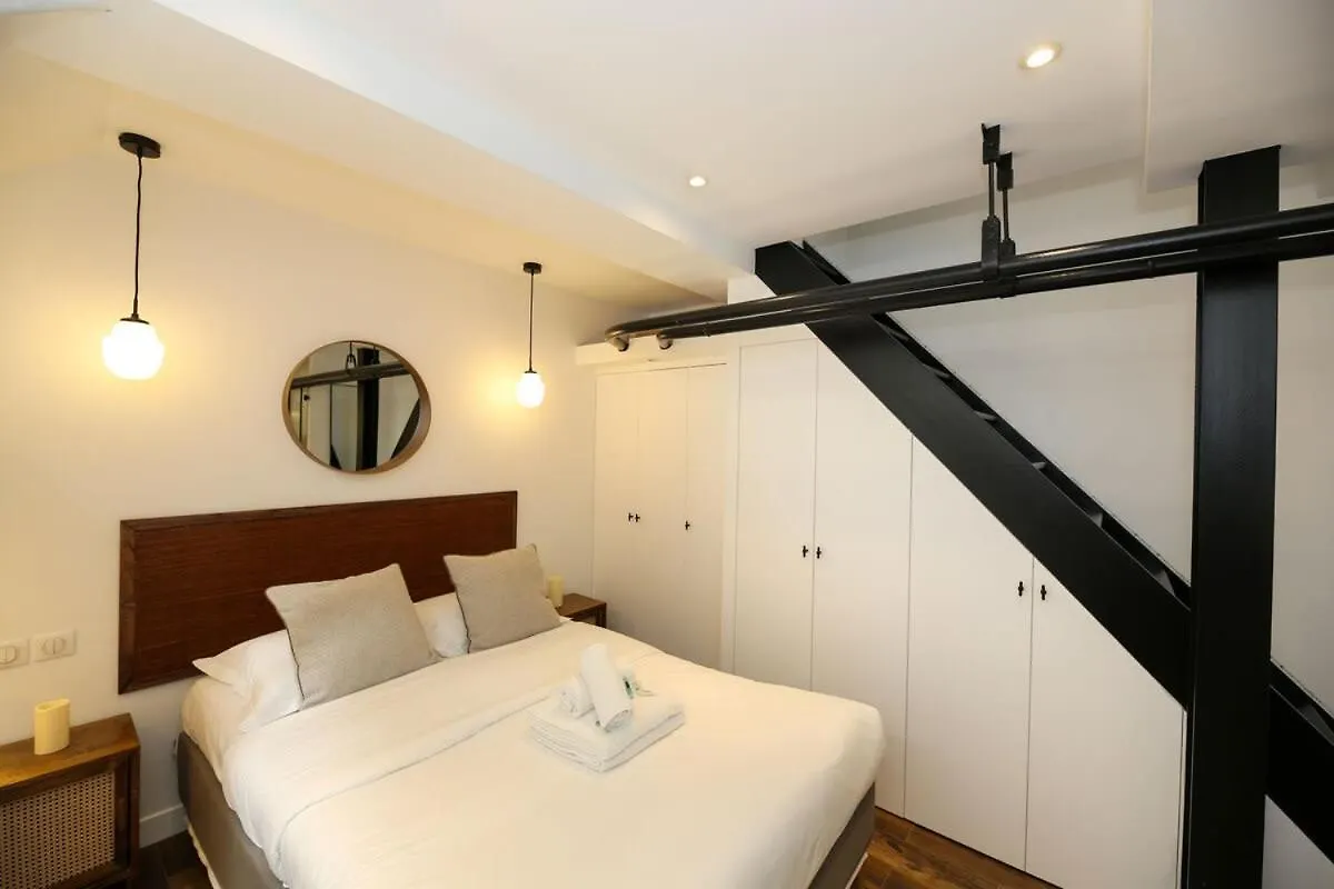 Appartement Proche Des Celebres Puces De Paris 4P